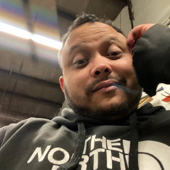 Profile Picture of Jeremy Mahoney (@jeremymahoney) on Poshmark