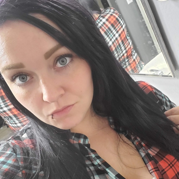 Profile Picture of Heather Mcfarland (@hmcfarland92) on Poshmark