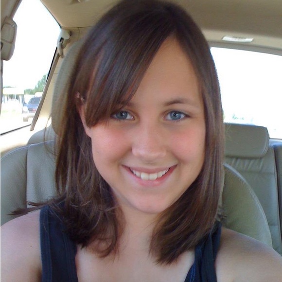 Profile Picture of Hannah Weaver (@hanweavee) on Poshmark