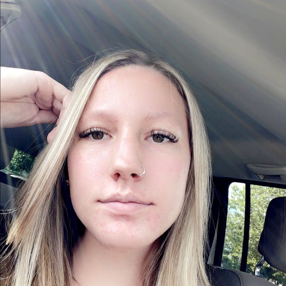 Profile Picture of Brianna Barbalato (@bribarbalato) on Poshmark