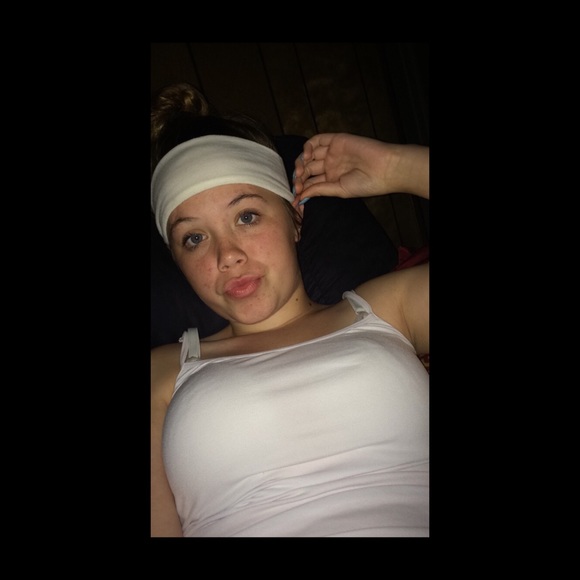 Profile Picture of Savannah Stephens (@vaannaah2) on Poshmark