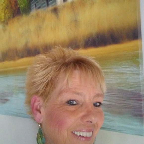 Profile Picture of Christine Woleslagle (@cwolesl) on Poshmark