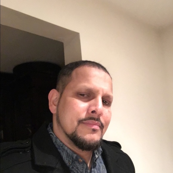 Profile Picture of Seyed Mowlana (@mowlana27) on Poshmark