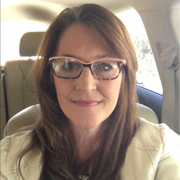 Profile Picture of Trish Moore (@ctmoore2) on Poshmark