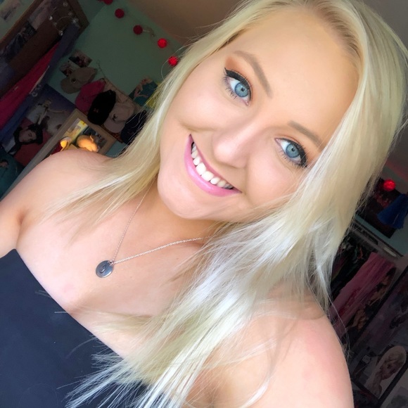 Profile Picture of Allison Kaiser (@allisonkaiser7) on Poshmark