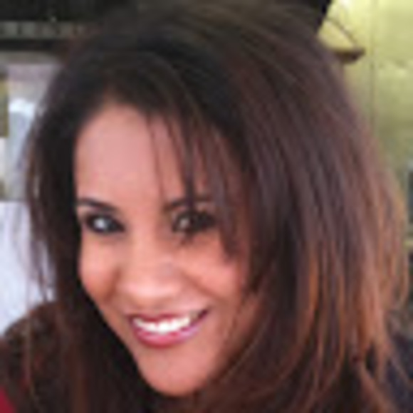 Profile Picture of Doris Fonseca (@dorisfonseca) on Poshmark