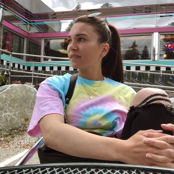 Profile Picture of Christina Tichy (@christinatichy) on Poshmark