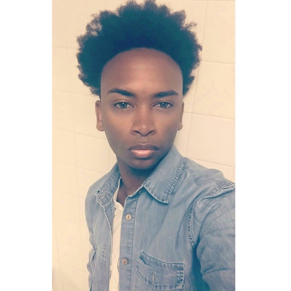 Profile Picture of Lewis Moore (@e_moore313) on Poshmark