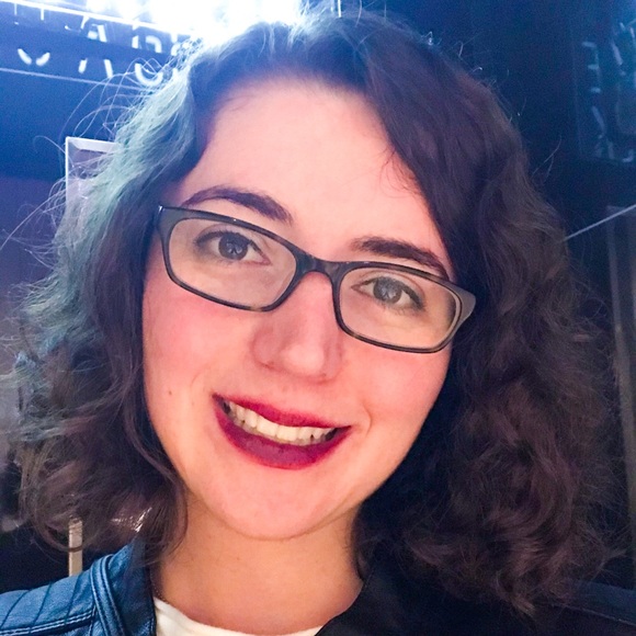 Profile Picture of Laura Greenawalt (@lauralaexplorar) on Poshmark