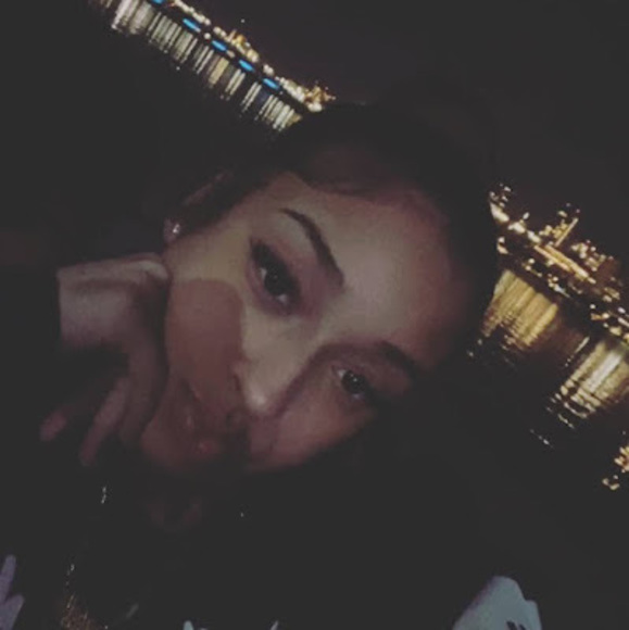 Profile Picture of Isabella Lisboa (@ellalisboalily) on Poshmark