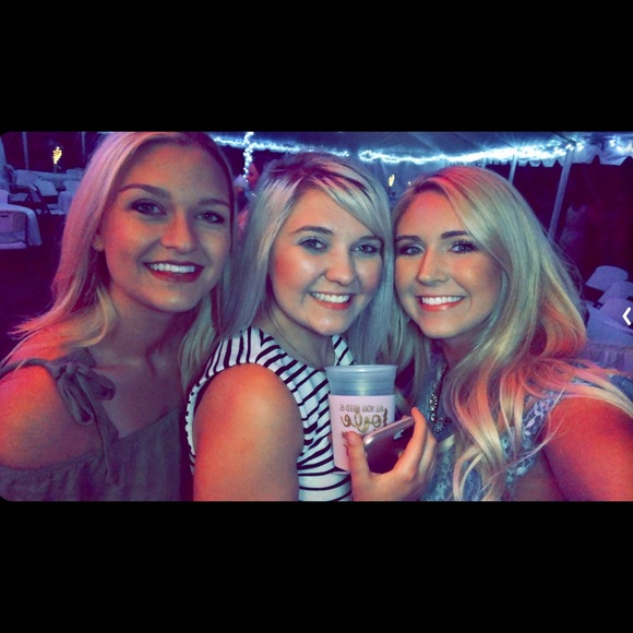 Megan Tockstein - Poshmark Profile Picture of Megan Tockstein (@megtock) on Poshmark