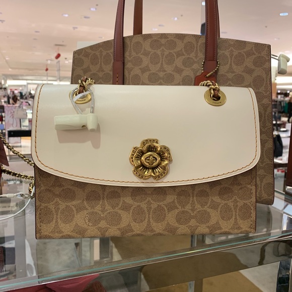 Profile Picture of Radish Luo (@radishluo) on Poshmark