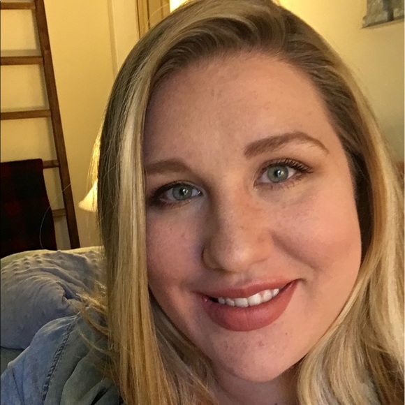 Profile Picture of Nikki Suber (@suberwoman) on Poshmark