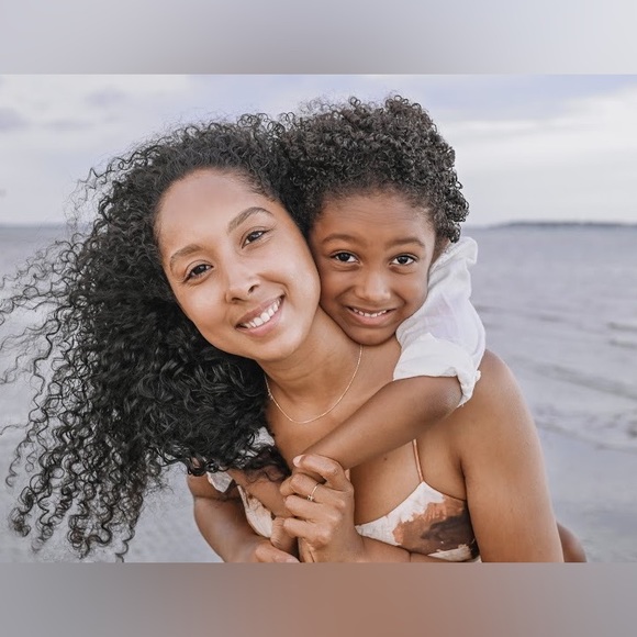 Profile Picture of Tatiana Jaramillo (@tatianairis87) on Poshmark