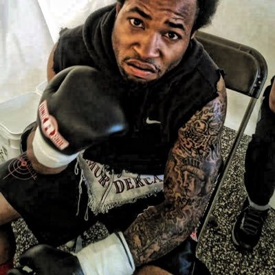 Profile Picture of Jeff Razor Hayslett (@4EverThugginIT) on Twitter