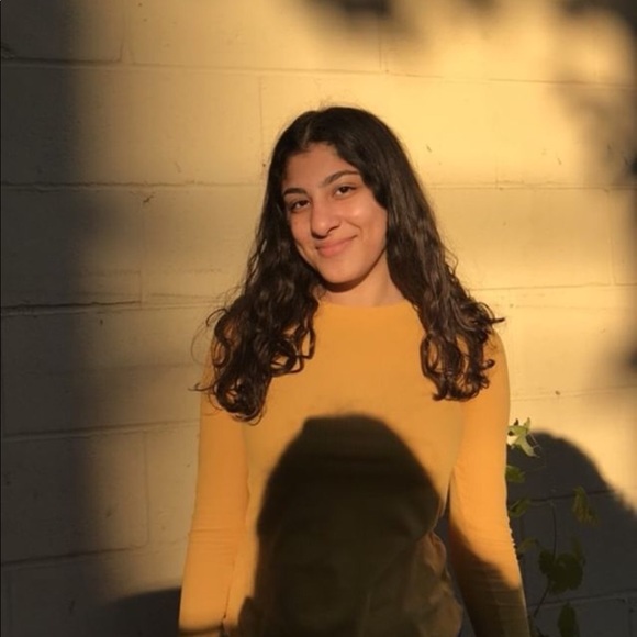 Profile Picture of Madonna Rezkalla (@madonna_06) on Poshmark