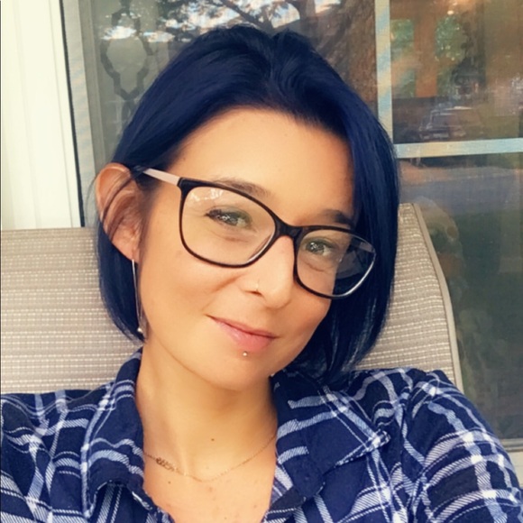 Profile Picture of Nicole Deese (@n_deese) on Poshmark