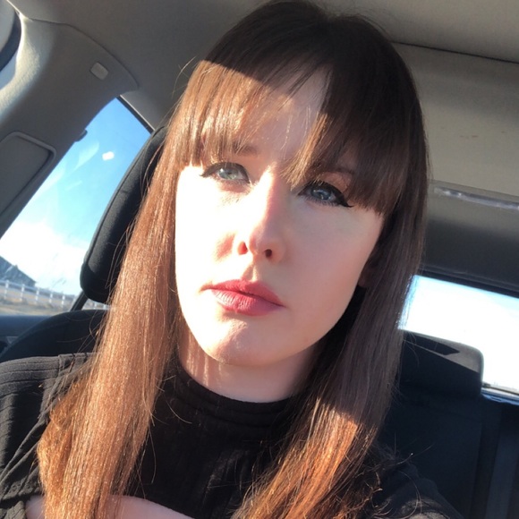 Profile Picture of Crystal Haddock (@crystalholla359) on Poshmark