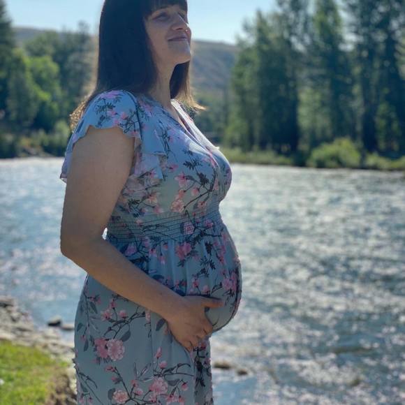 Profile Picture of Olivia Vanostrand (@oliviavan123) on Poshmark