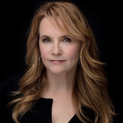 Profile Picture of Lea Thompson (@LeaKThompson) on Twitter