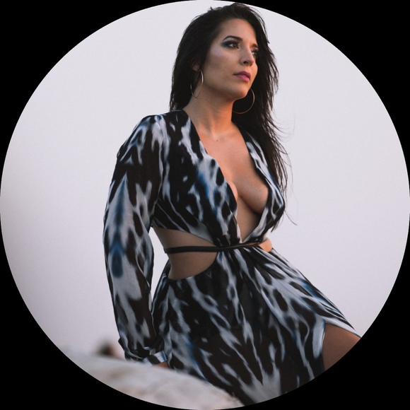 Profile Picture of Nazanin Ruppender (@nruppender) on Poshmark