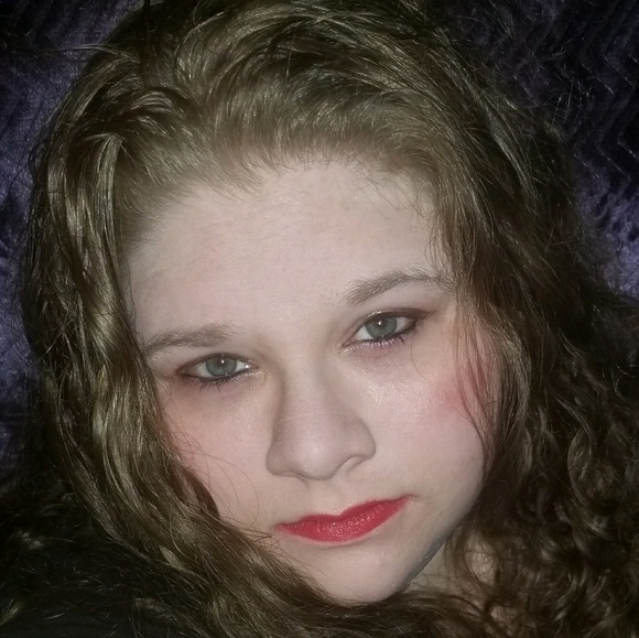 Profile Picture of Nancy Cunningham (@igot7dreams86) on Poshmark