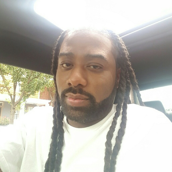 Profile Picture of Kenneth Willis (@dadippa_sports) on Poshmark