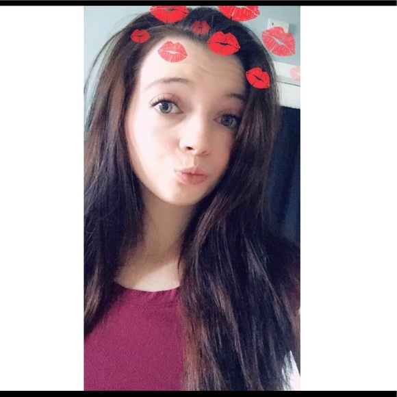 Profile Picture of Julia Saddlemire (@jbaby_xo1992) on Poshmark