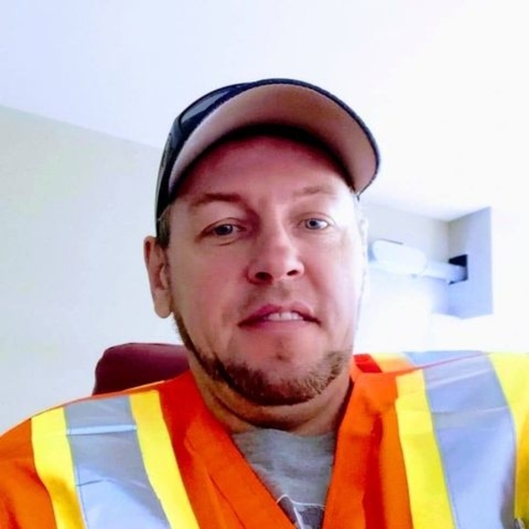 Profile Picture of Kevin Saunders (@kevinsaunder846) on Poshmark