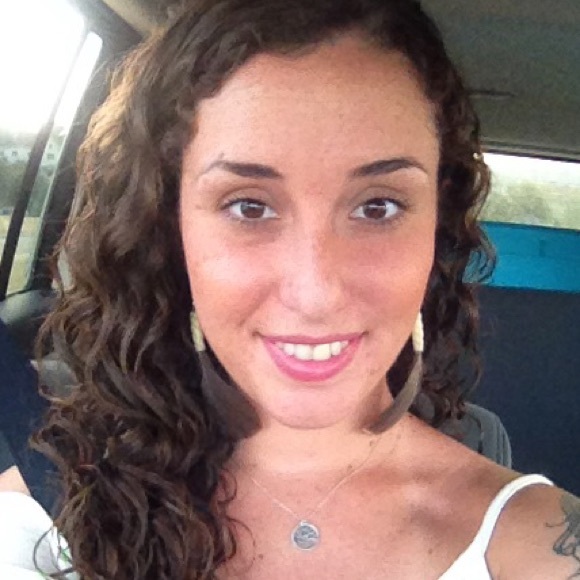 Brittany Everson - Poshmark Profile Picture of Brittany Everson (@b_ev0428) on Poshmark