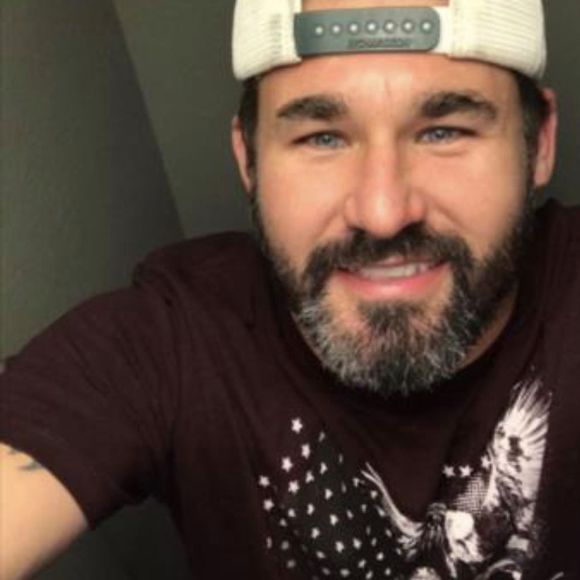 Profile Picture of Thomas Neaverth (@tneaverth) on Poshmark