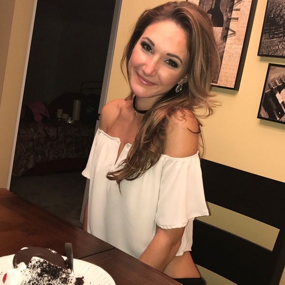Profile Picture of Stephanie Tocco (@stephtocco) on Poshmark