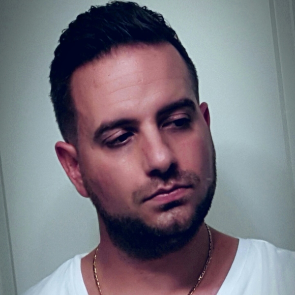 Profile Picture of Evan Alexopoulos (@evanalexopoulos) on Poshmark