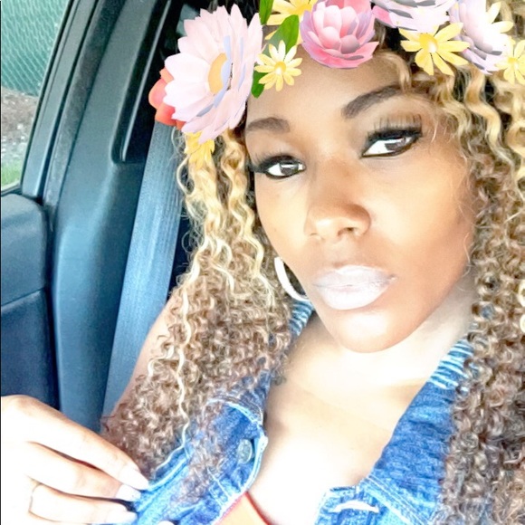 Profile Picture of Simone Gray (@simone561) on Poshmark