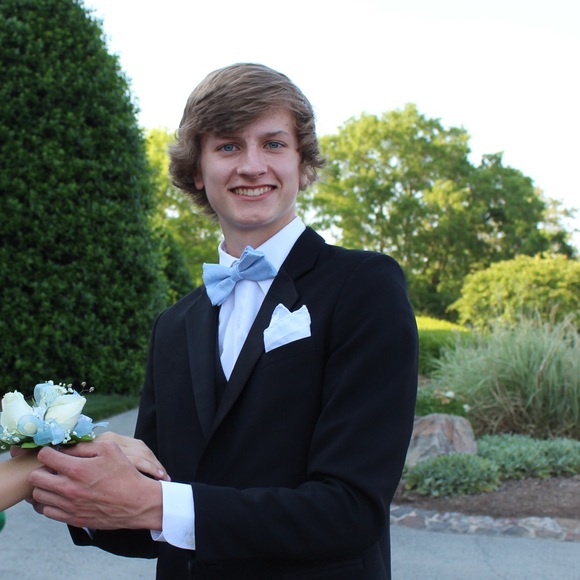 Cooper Phillips - Poshmark Profile Picture of Cooper Phillips (@cooperphillips2) on Poshmark