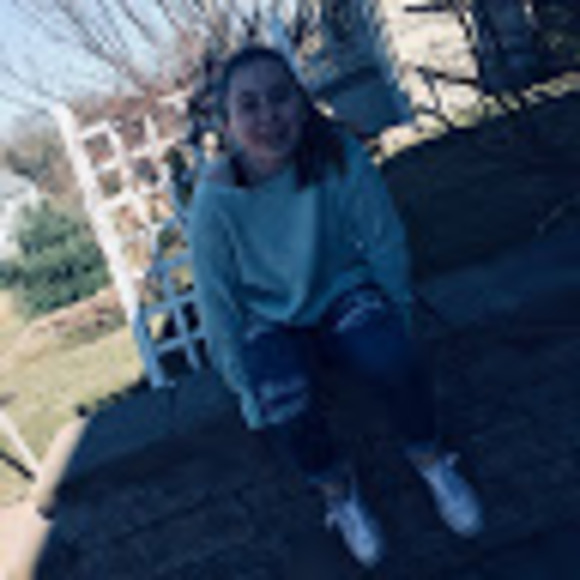 Profile Picture of Grace Walsh (@gracewalsh263) on Poshmark