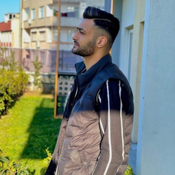 Profile Picture of Ümit Çetrez (@umitcetrez2323) on Poshmark