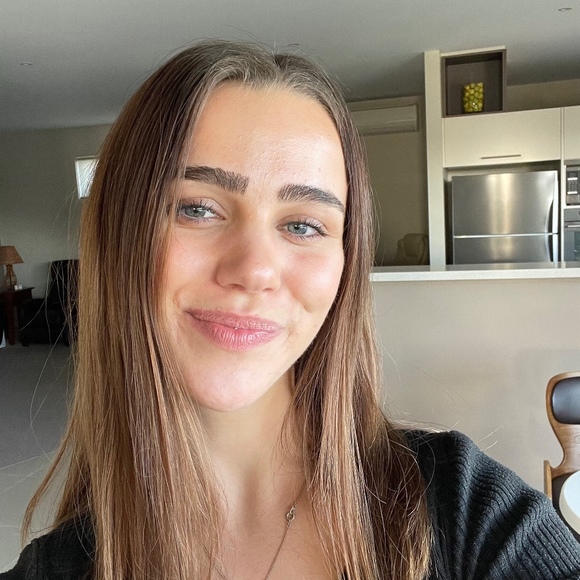 Laura Frisardi - Poshmark Profile Picture of Laura Frisardi (@lauramaree77) on Poshmark