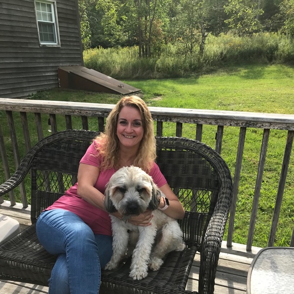 Profile Picture of Alexandra Davaros (@adavaros) on Poshmark