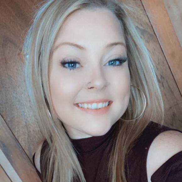 Profile Picture of Tori Barr (@toribarr755) on Poshmark