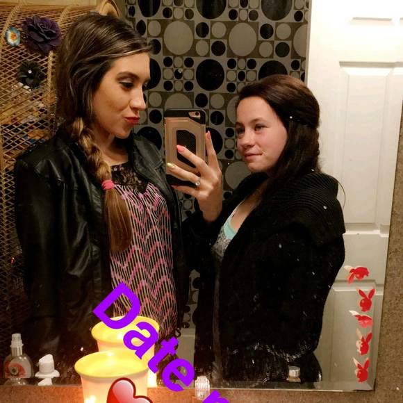 Profile Picture of Ivy rose Rhomberg (@ivypie123) on Poshmark