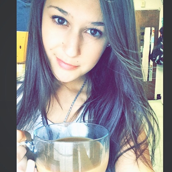 Profile Picture of Maya Mockert (@mayamockert) on Poshmark
