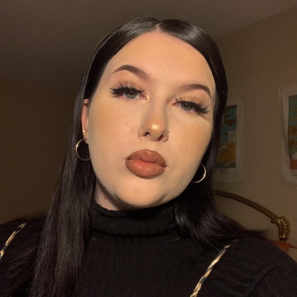 Profile Picture of Camie Cregar (@ccamie) on Poshmark