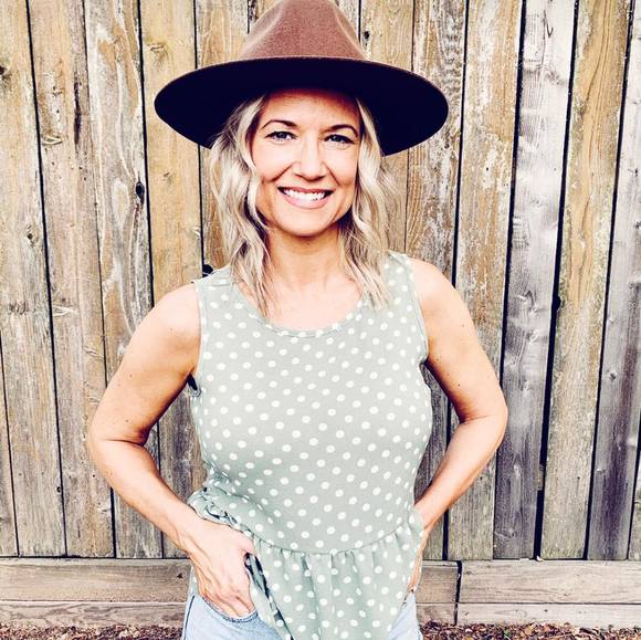 Profile Picture of Michelle Reeser (@mreeser) on Poshmark