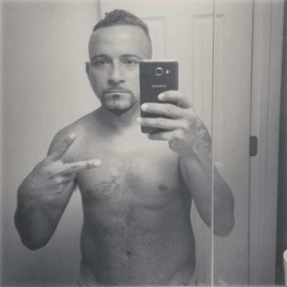 Profile Picture of Evert Robleto (@evertrobleto0) on Poshmark