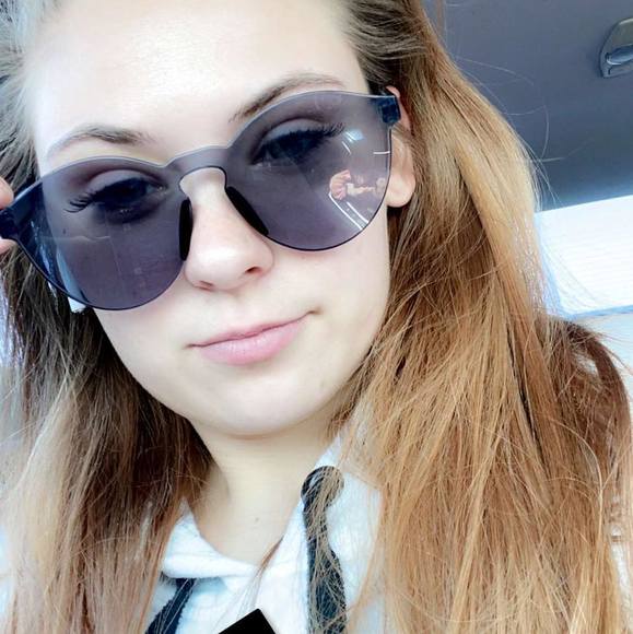 Profile Picture of Taylor Cavaness (@taylor_cavaness) on Poshmark