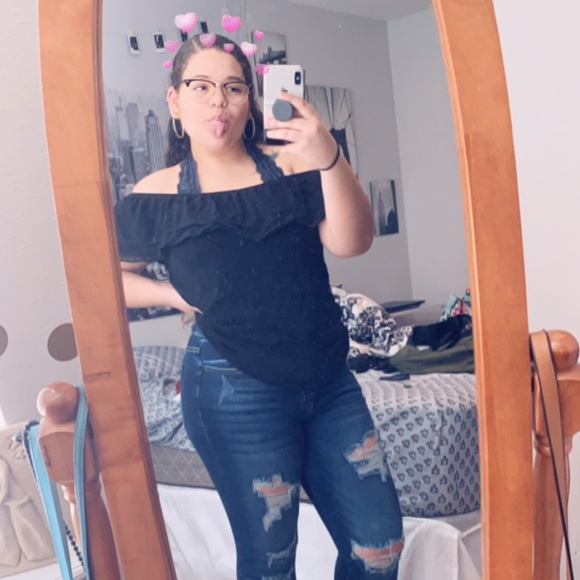 Profile Picture of Sarah Irizarry (@sarri2000) on Poshmark