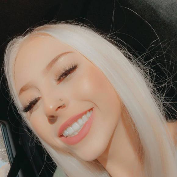 Profile Picture of Rylee Kleinlein (@blehhhry101) on Poshmark