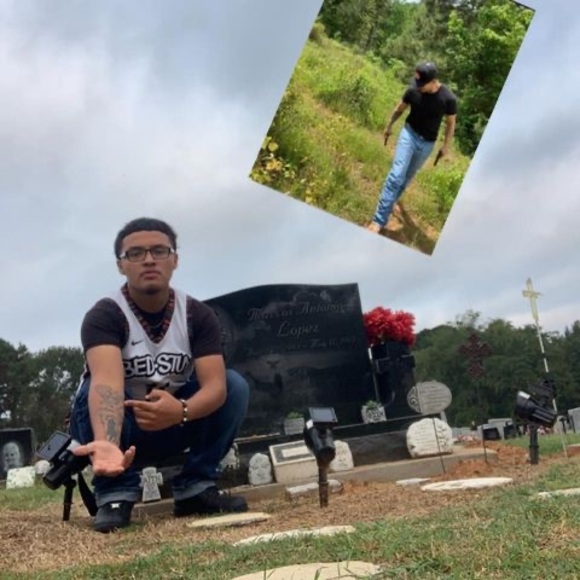 Profile Picture of Frankie Lara (@frankie03lara) on Poshmark