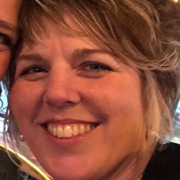 Profile Picture of Lori Crouter (@loril_c) on Poshmark